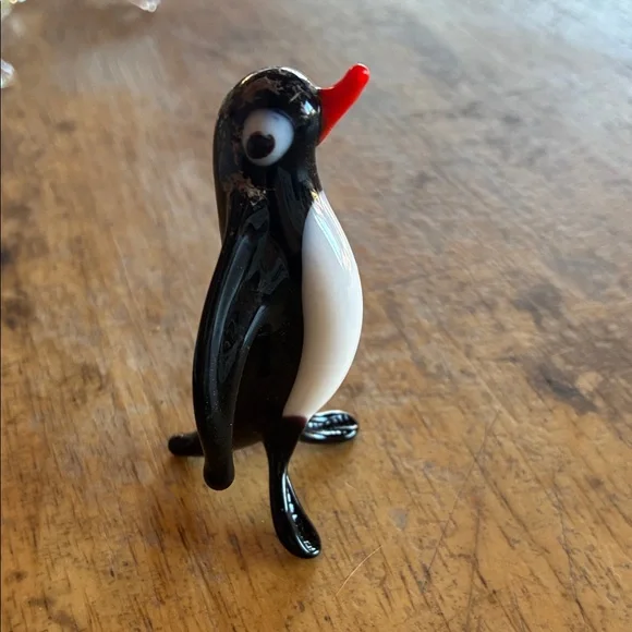 Glass Penguin Figurine - Black and White - Picture 1 of 1